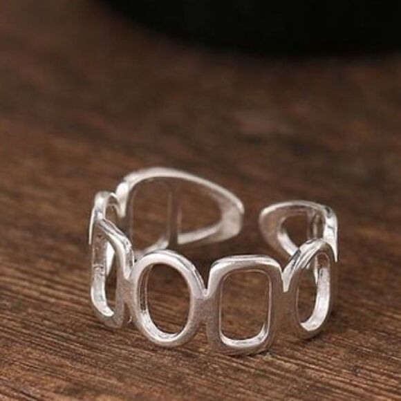 Minimalist Chic Design Adjustable Ring - Picture 3 of 5